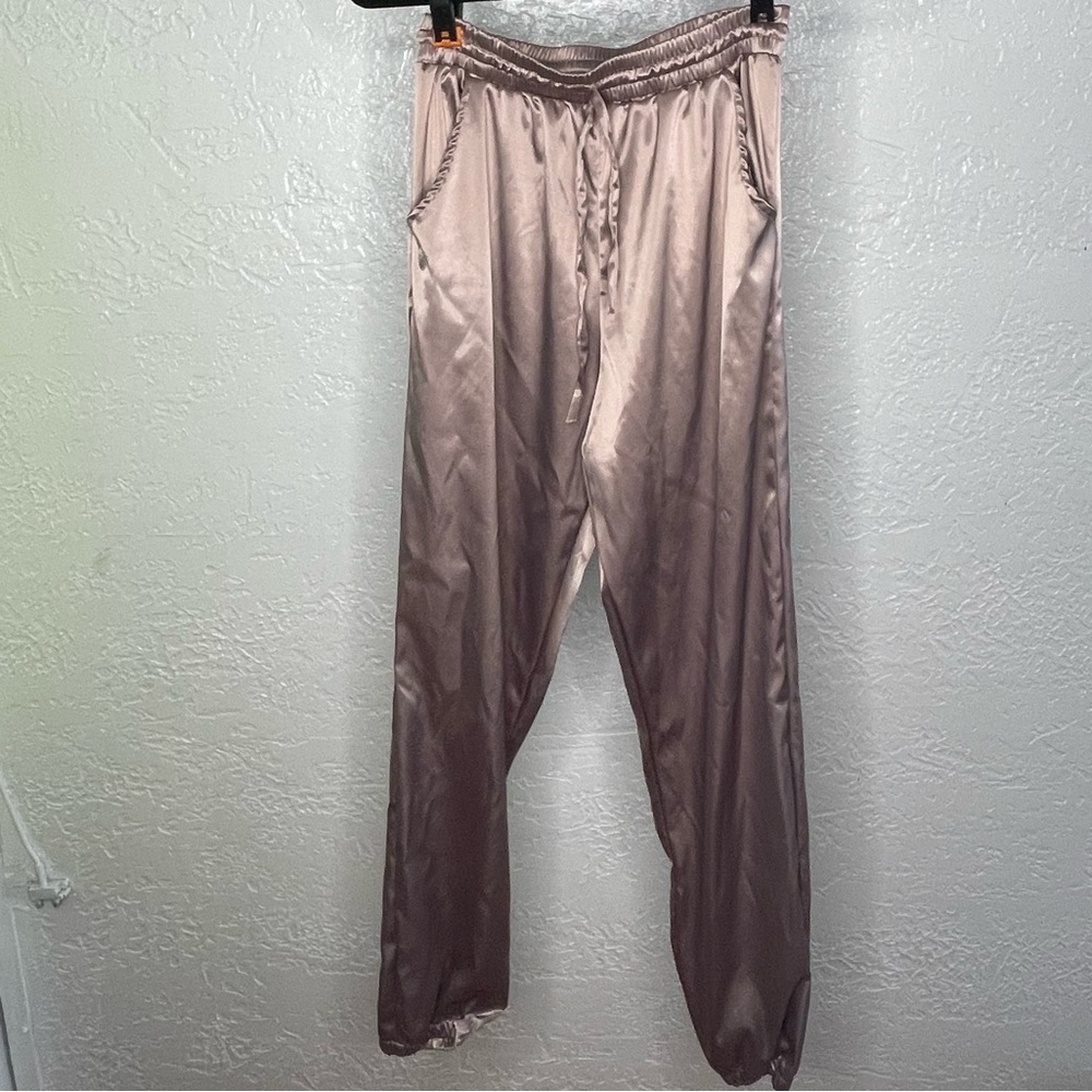 Fashion Nova sweatpants and top